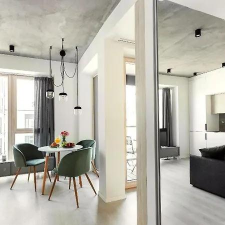 Brand New Smart House Center Apartment