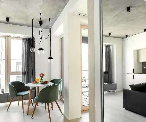 Brand New Smart House Center アパート