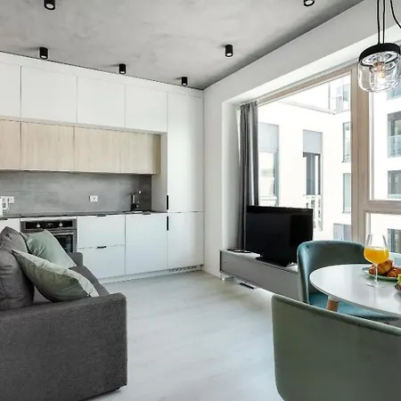 Brand New Smart House Center Apartment