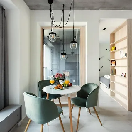 Brand New Smart House Center Apartment